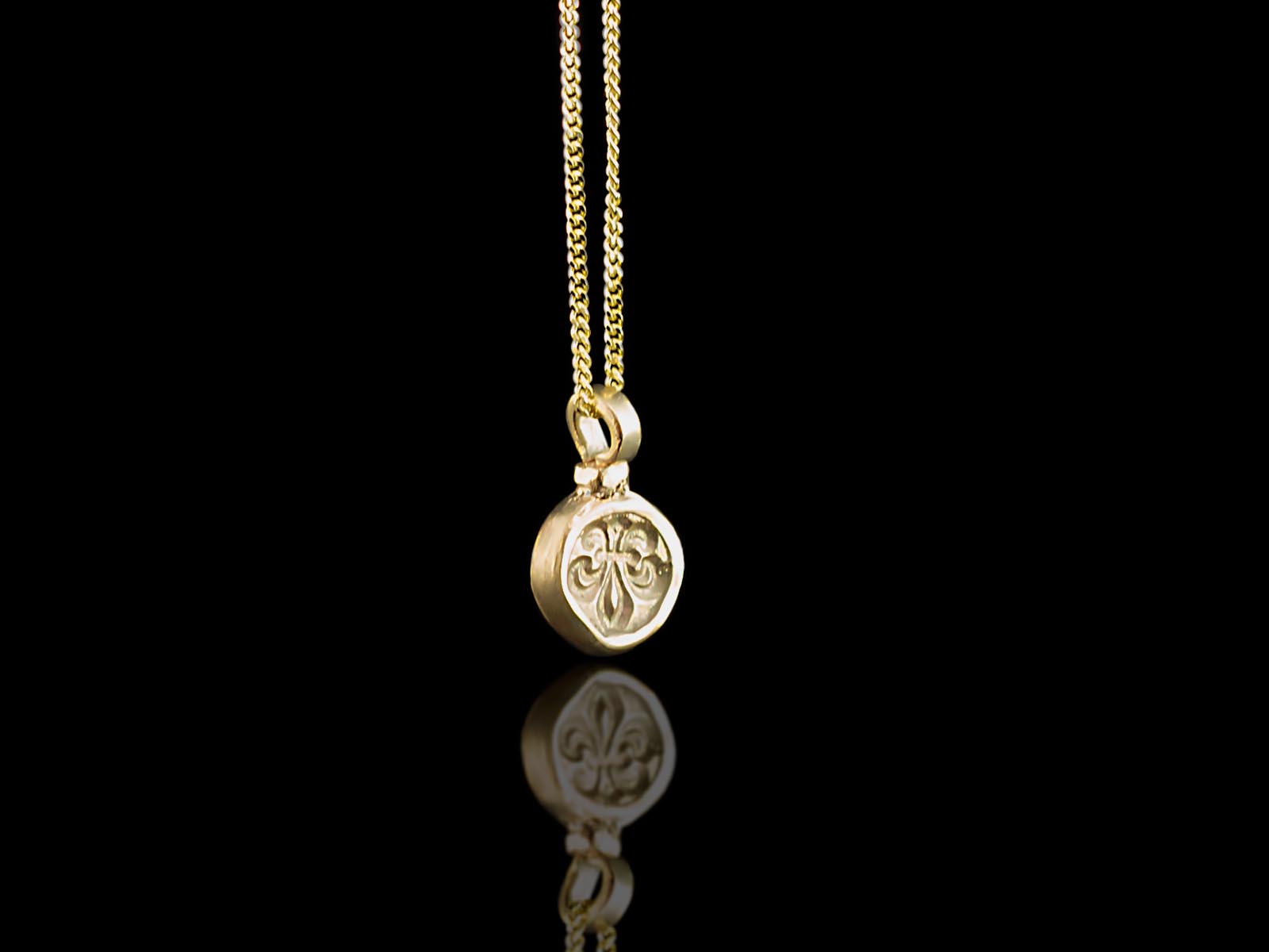 FLEUR-DE-LIS STATEMENT NKLC GOLD IRR RUBY RED main image 1